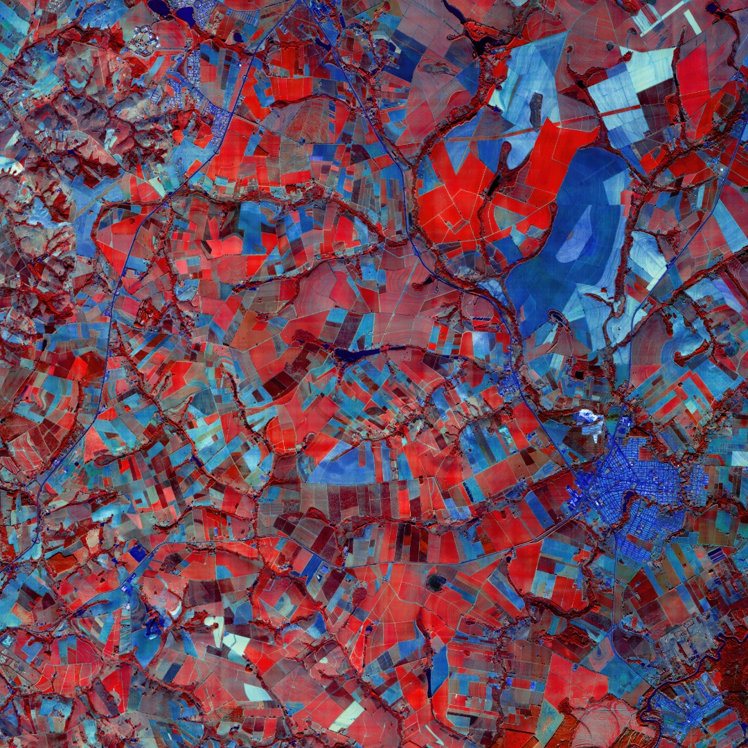 Xplore hyperspectral satellite image — agricultural landscape analysis