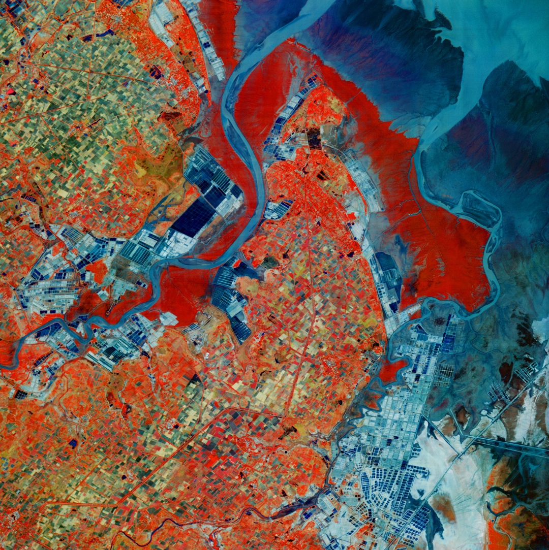Xplore hyperspectral satellite image — land classification